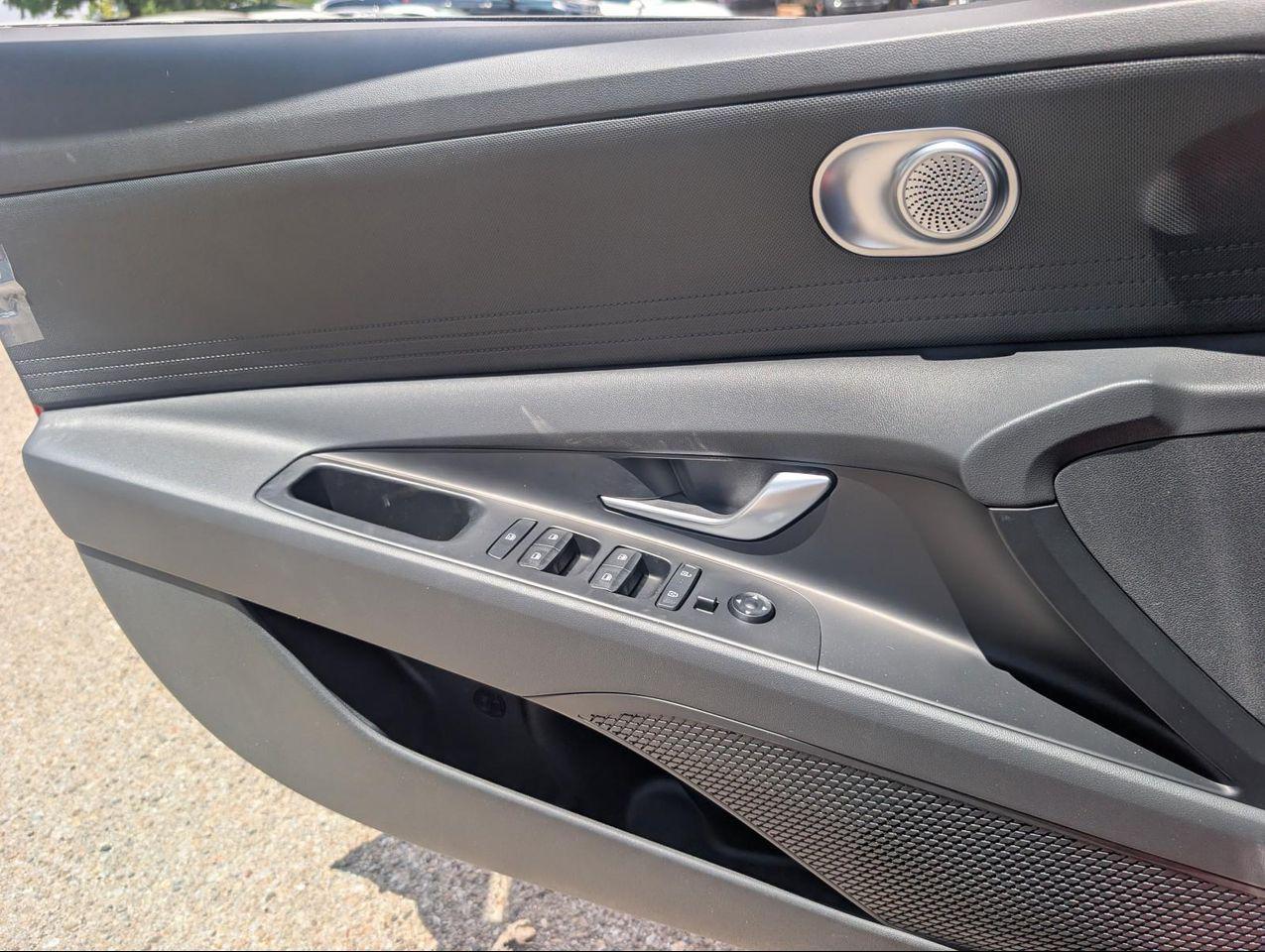 2025 Hyundai Elantra SE photo 19