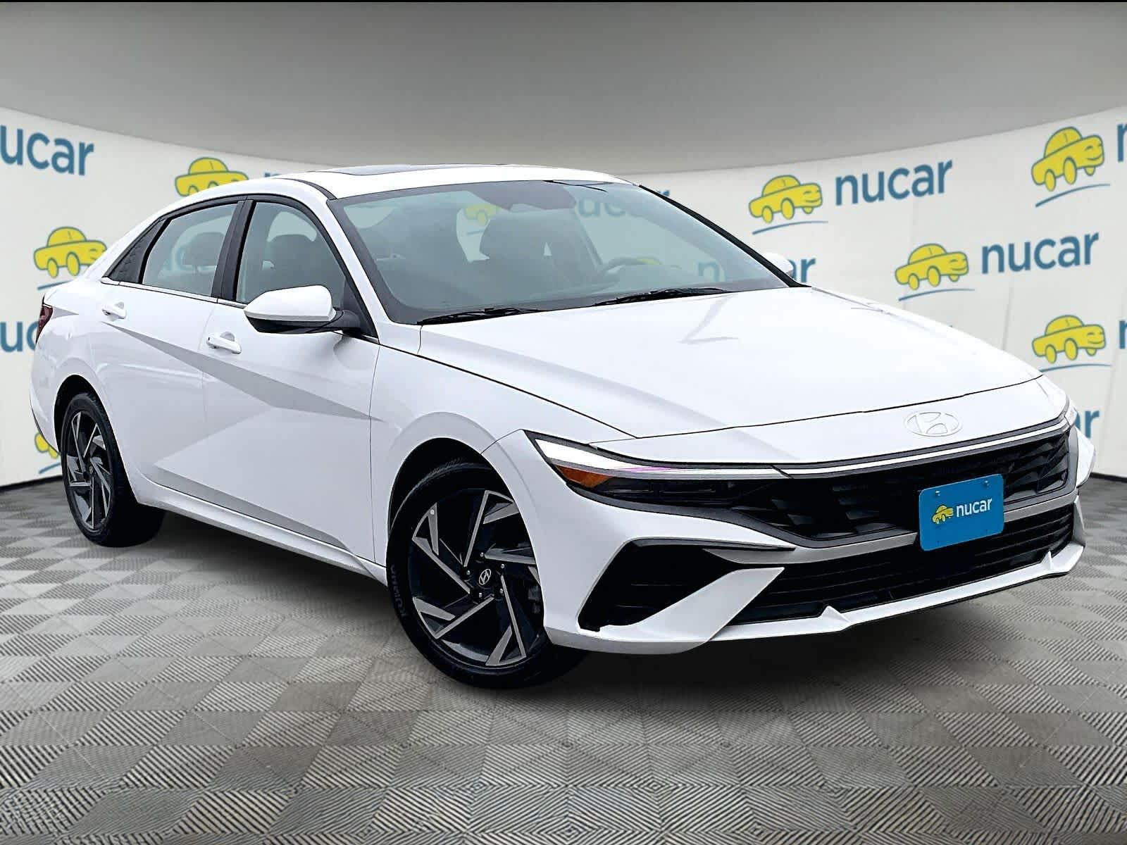 2024 Hyundai Elantra SEL Convenience photo 2