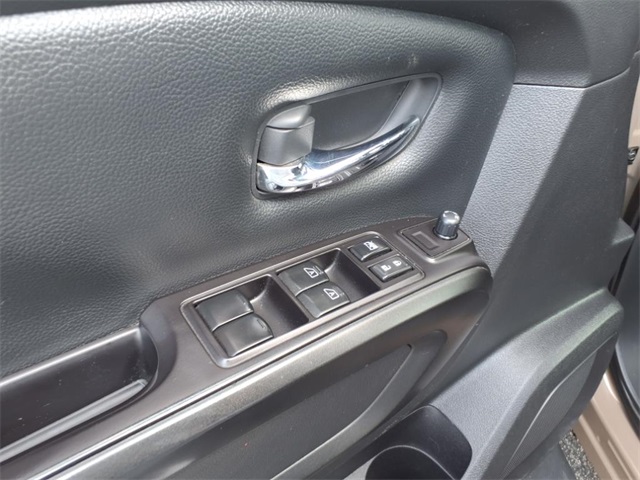 2021 Nissan Titan Crew Cab PRO-4X photo 13