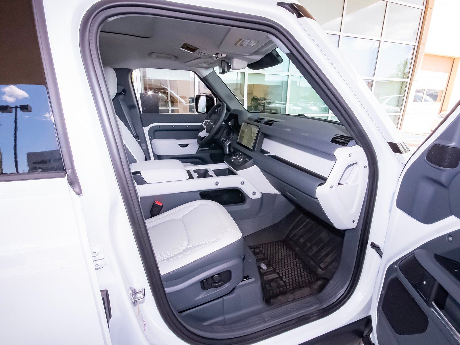 2025 Land Rover Defender 110 S photo 42