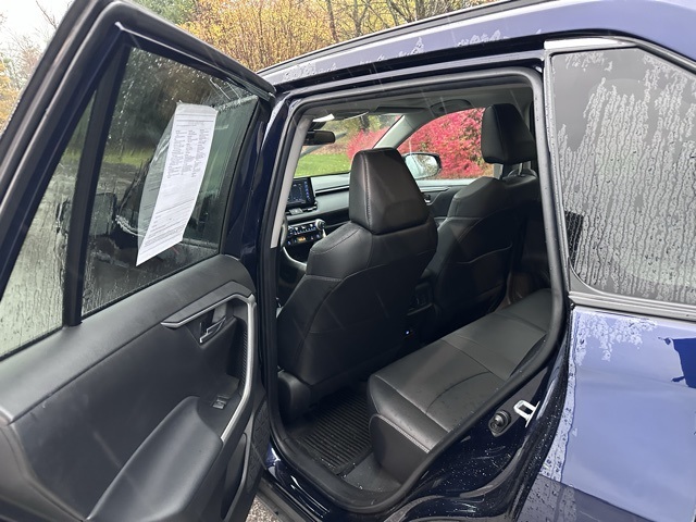 2022 Toyota RAV4 XLE Premium photo 3