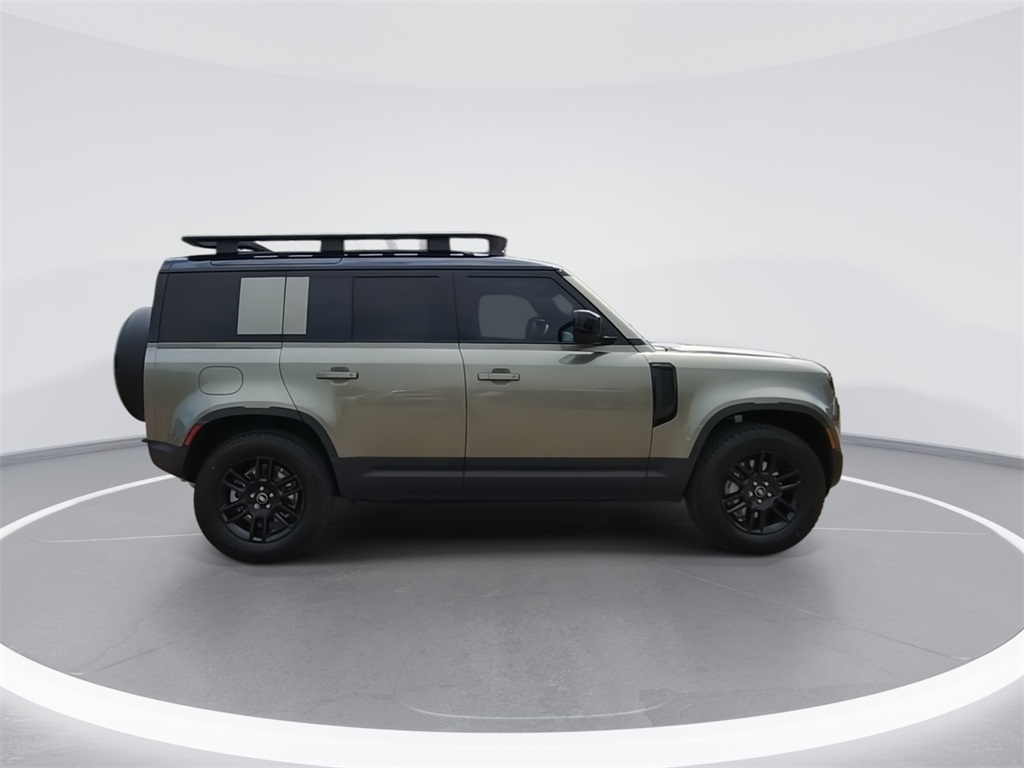 2025 Land Rover Defender 110 S photo 6