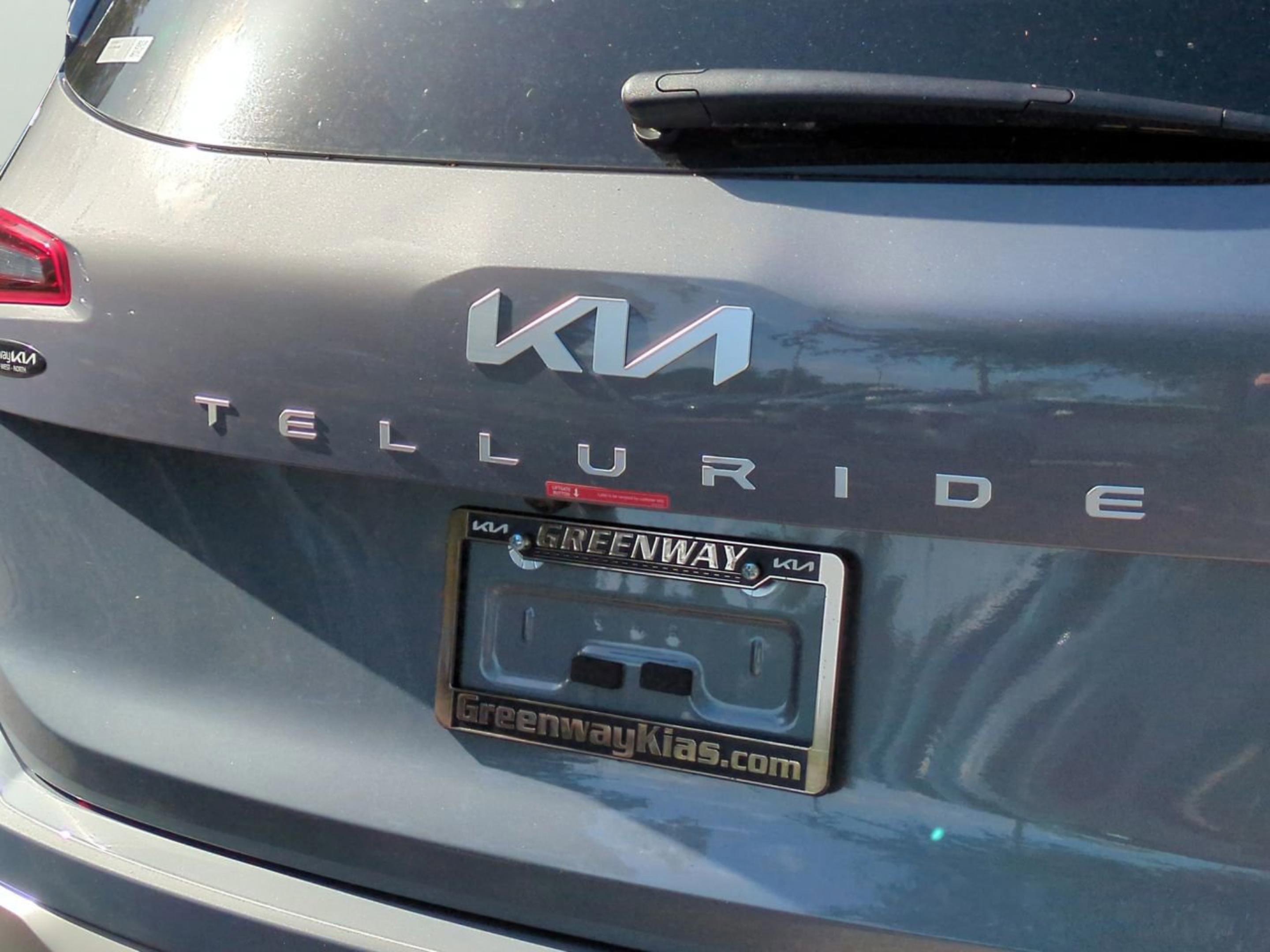 2025 Kia Telluride LX photo 12