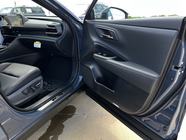 2025 Toyota Crown Signia Limited photo 21