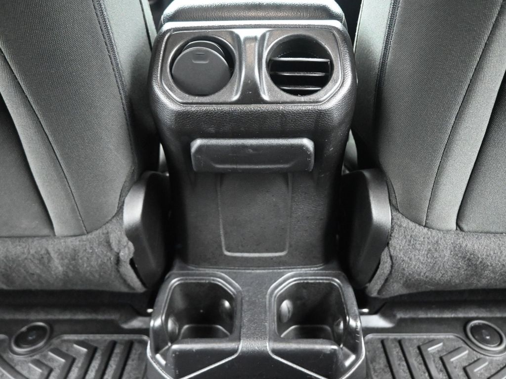 2019 Jeep Wrangler Unlimited Sport photo 24