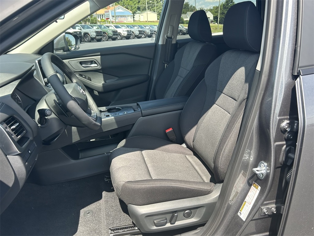 2026 Nissan Rogue SV photo 18