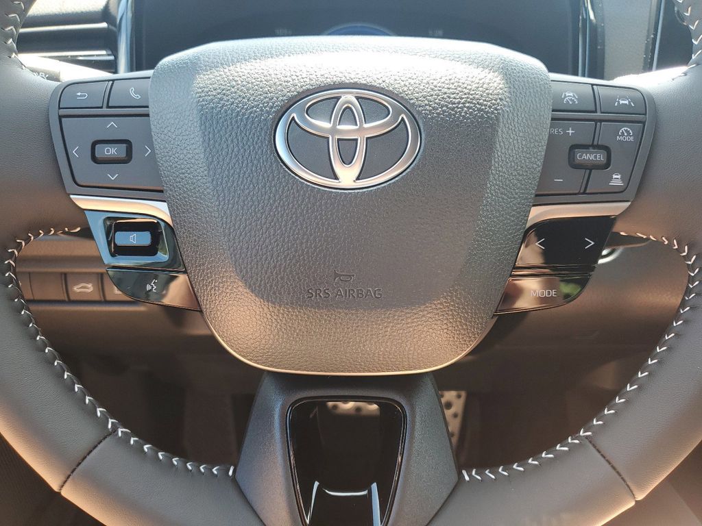 2025 Toyota Camry SE photo 18