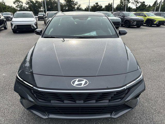 2025 Hyundai Elantra SEL Sport photo 5