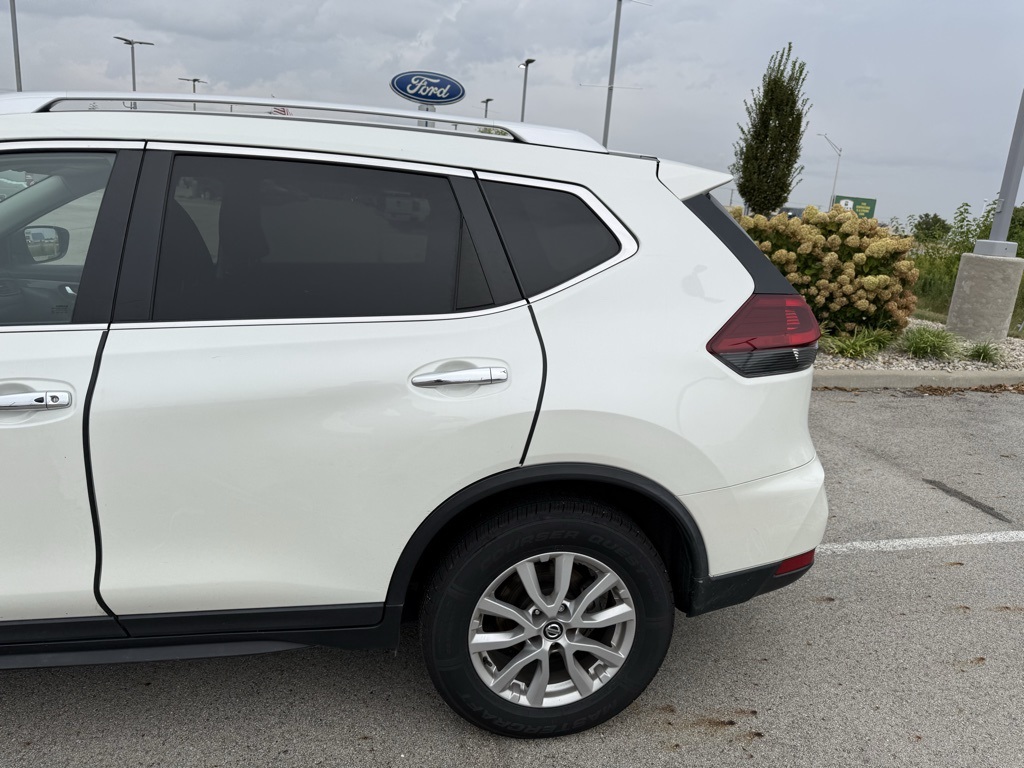 2020 Nissan Rogue SV photo 5