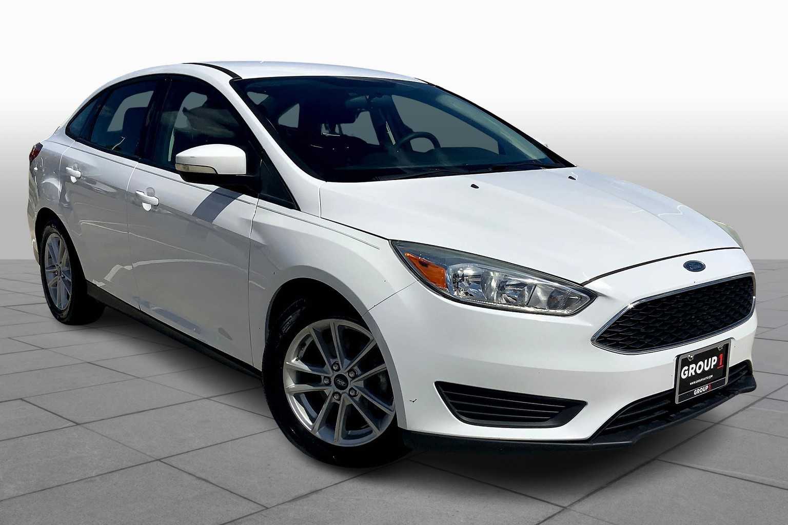 2016 Ford Focus SE photo 2
