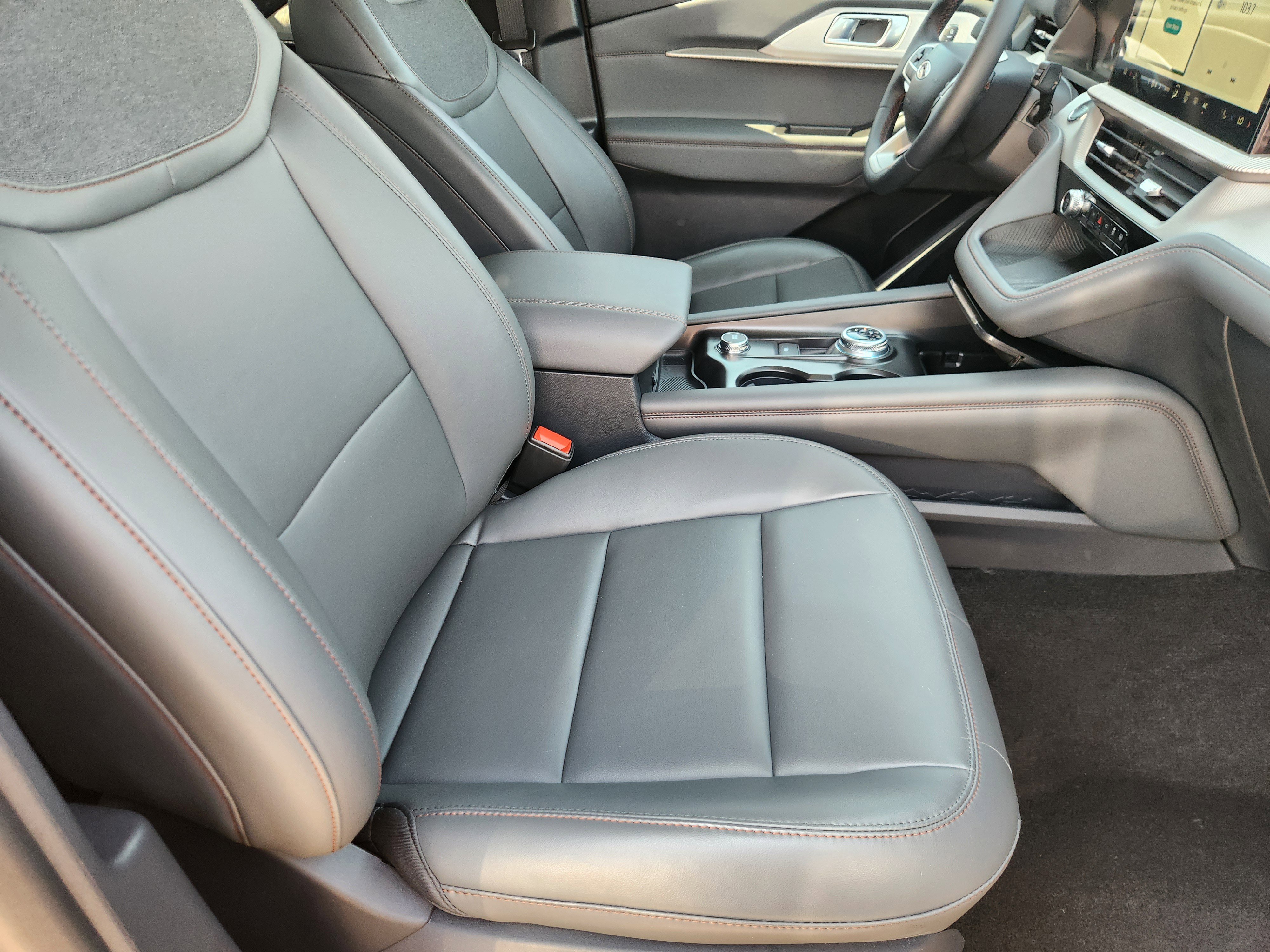 New 2025 Vapor Blue Ford Active image 9