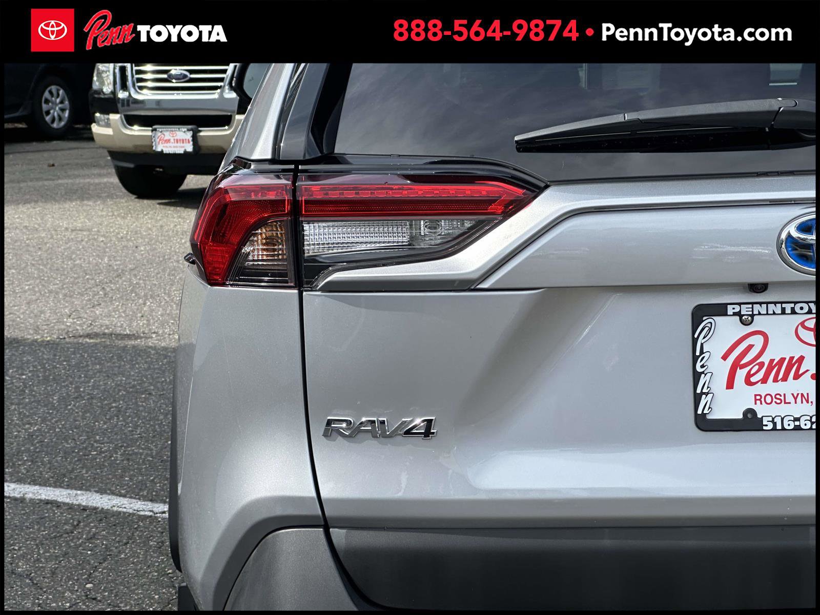 2023 Toyota RAV4 Hybrid XLE Premium photo 11