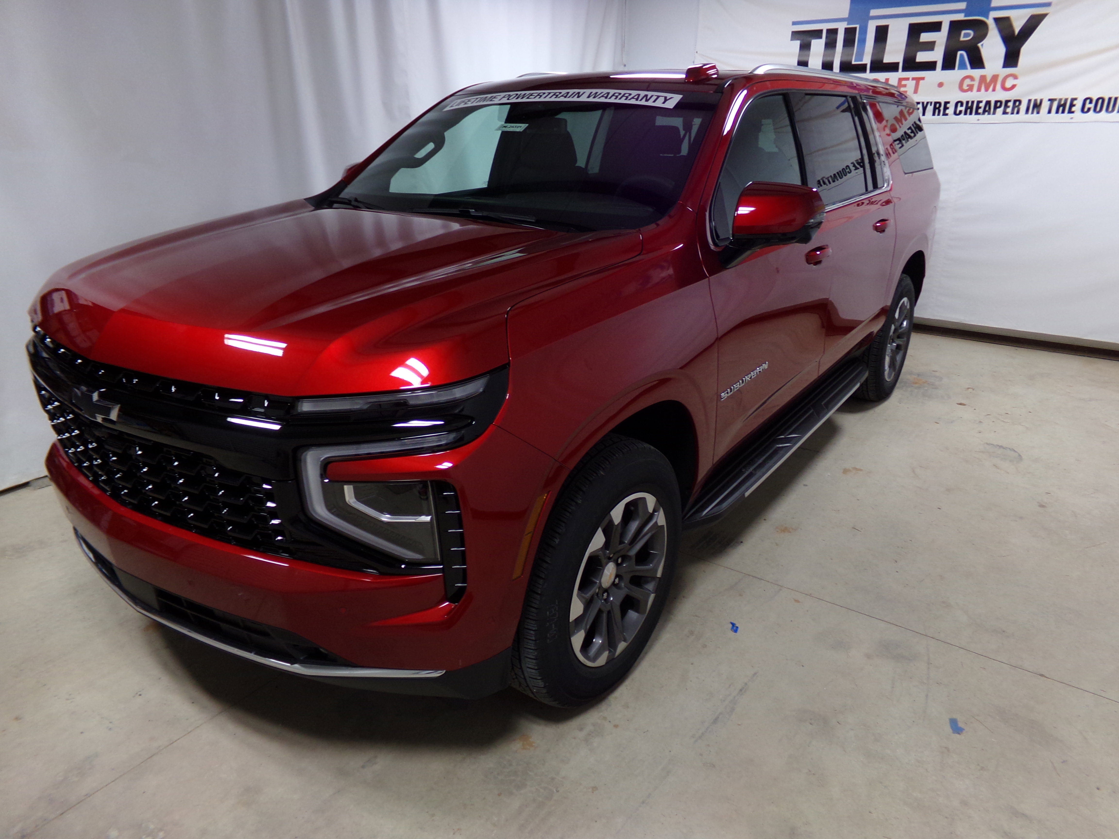 2025 Chevrolet Suburban LT photo 3