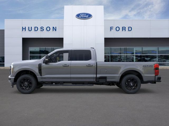 2025 Ford F-350 Lariat photo 3