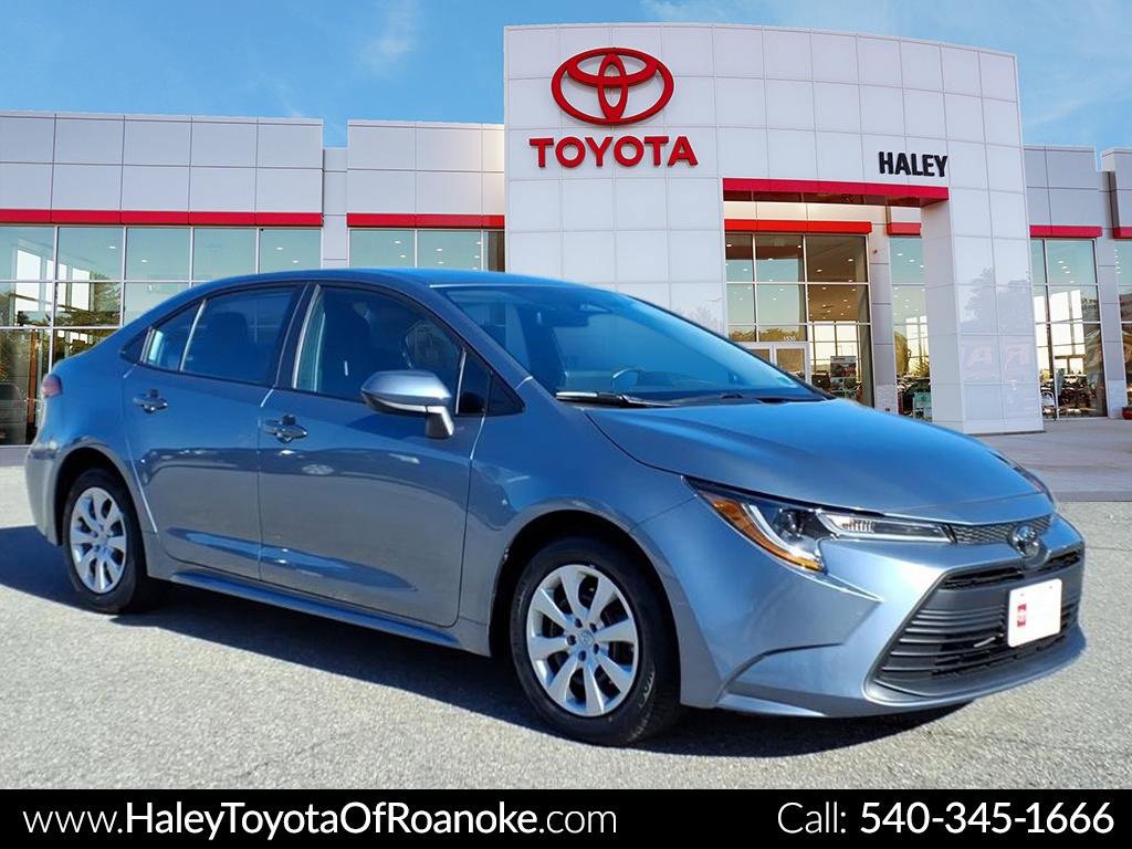 2024 Toyota Corolla LE's photo