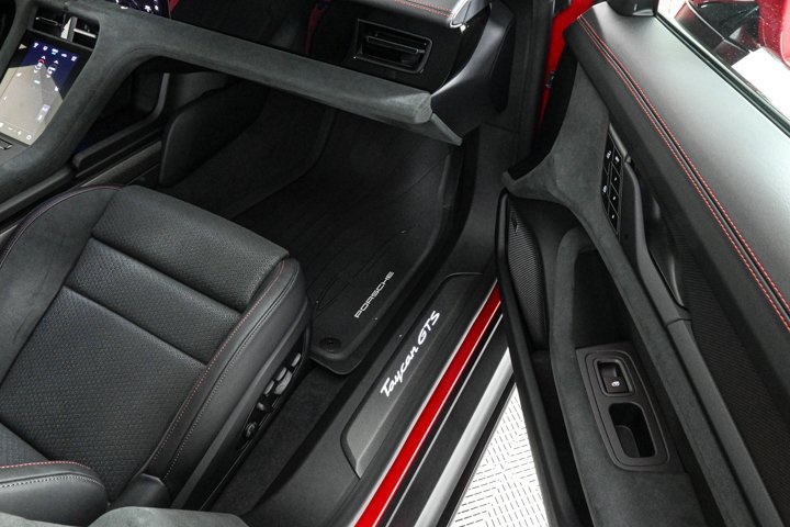 2025 Porsche Taycan GTS photo 24