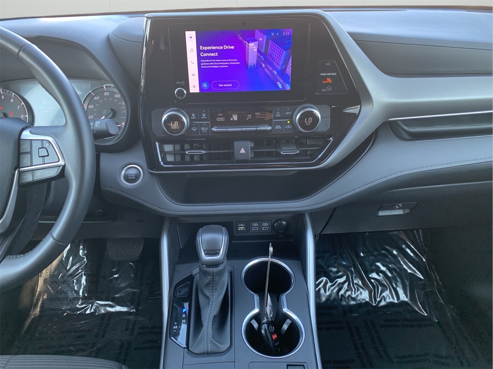 2024 Toyota Highlander LE photo 24
