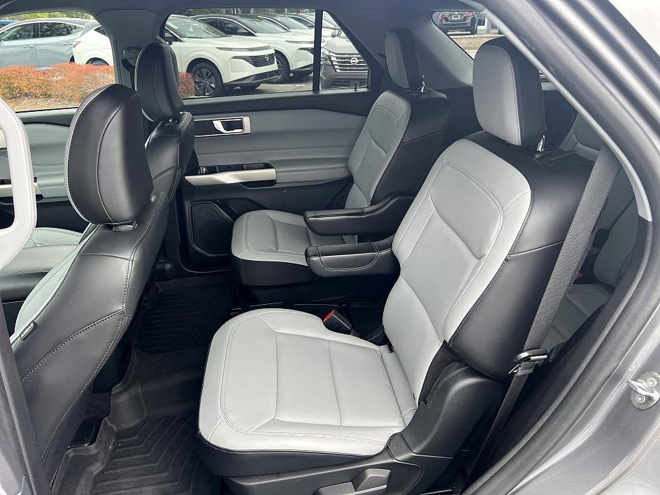 2021 Ford Explorer XLT photo 12