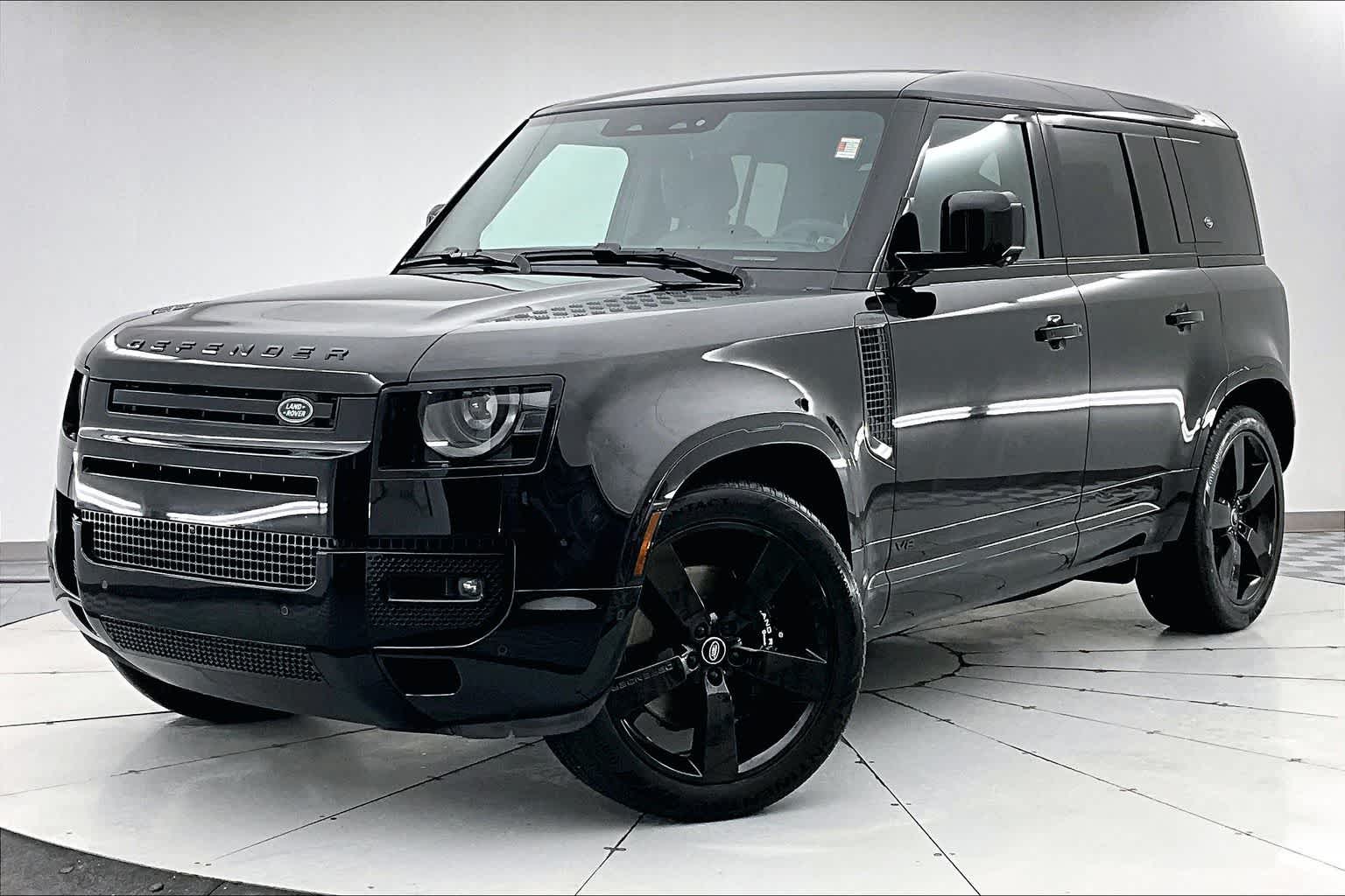 2024 Land Rover Defender V8's photo