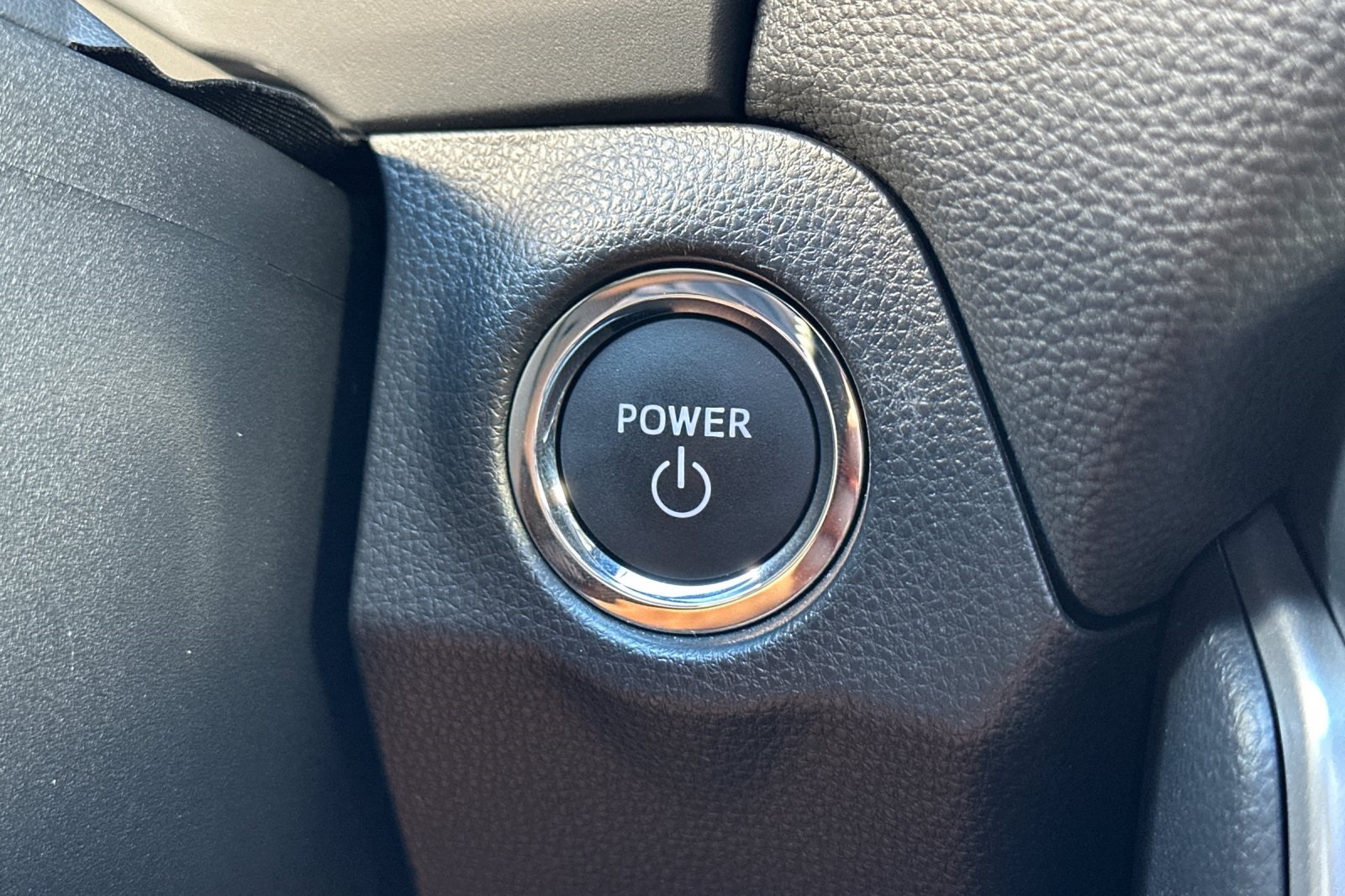 2023 Toyota RAV4 Hybrid XLE photo 21