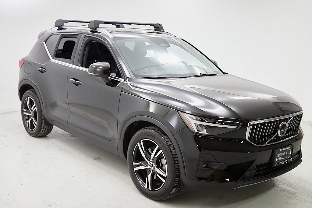 2023 VOLVO XC40 - Image 4