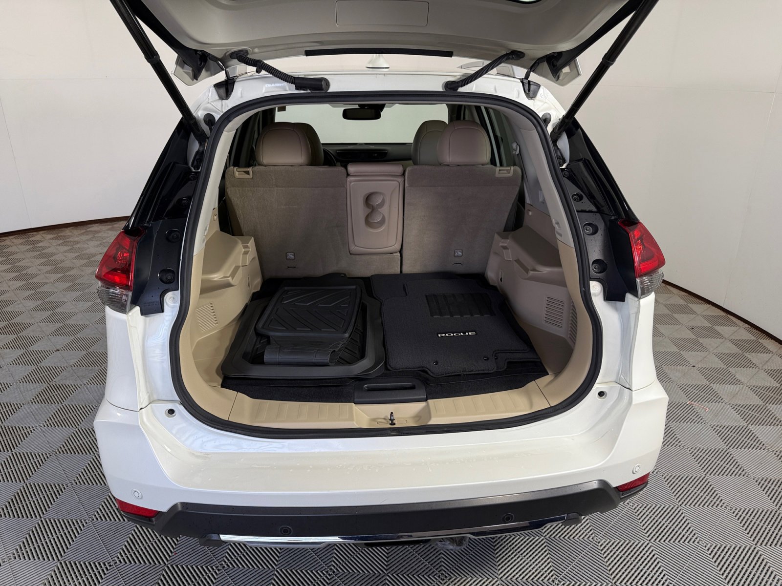 2020 Nissan Rogue SL photo 2