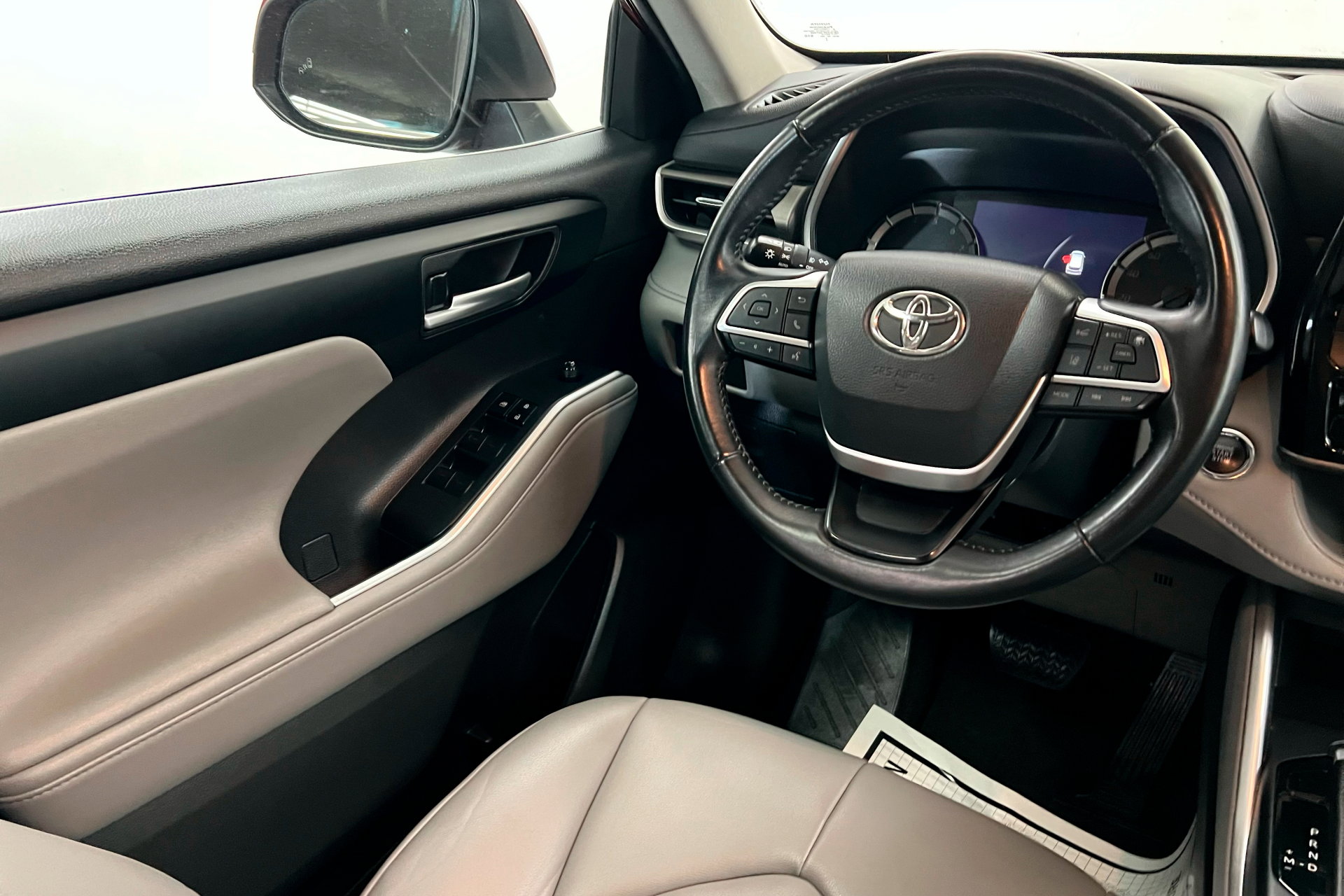 2023 Toyota Highlander XLE photo 11