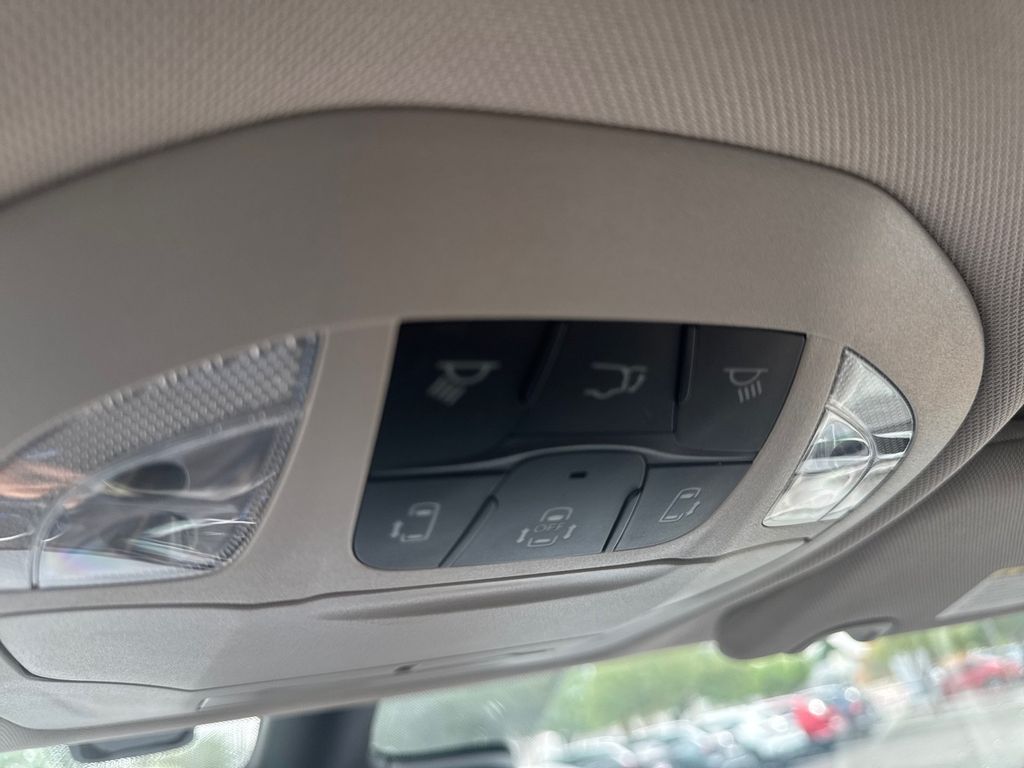 2023 Chrysler Voyager LX photo 34