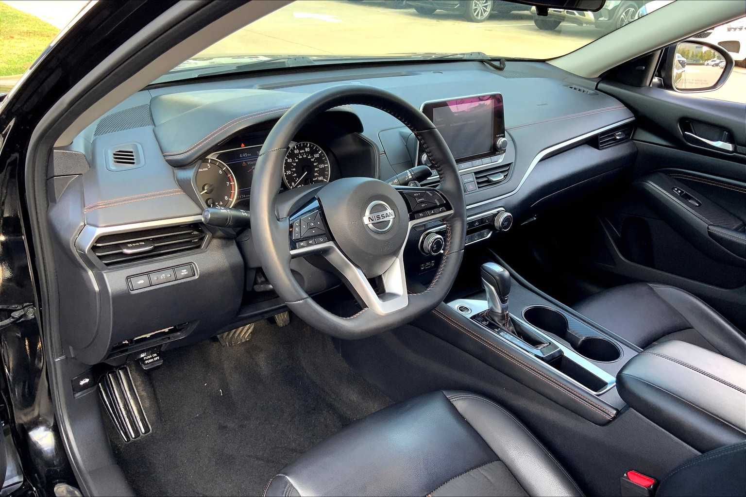 2019 Nissan Altima 2.5 SR photo 17