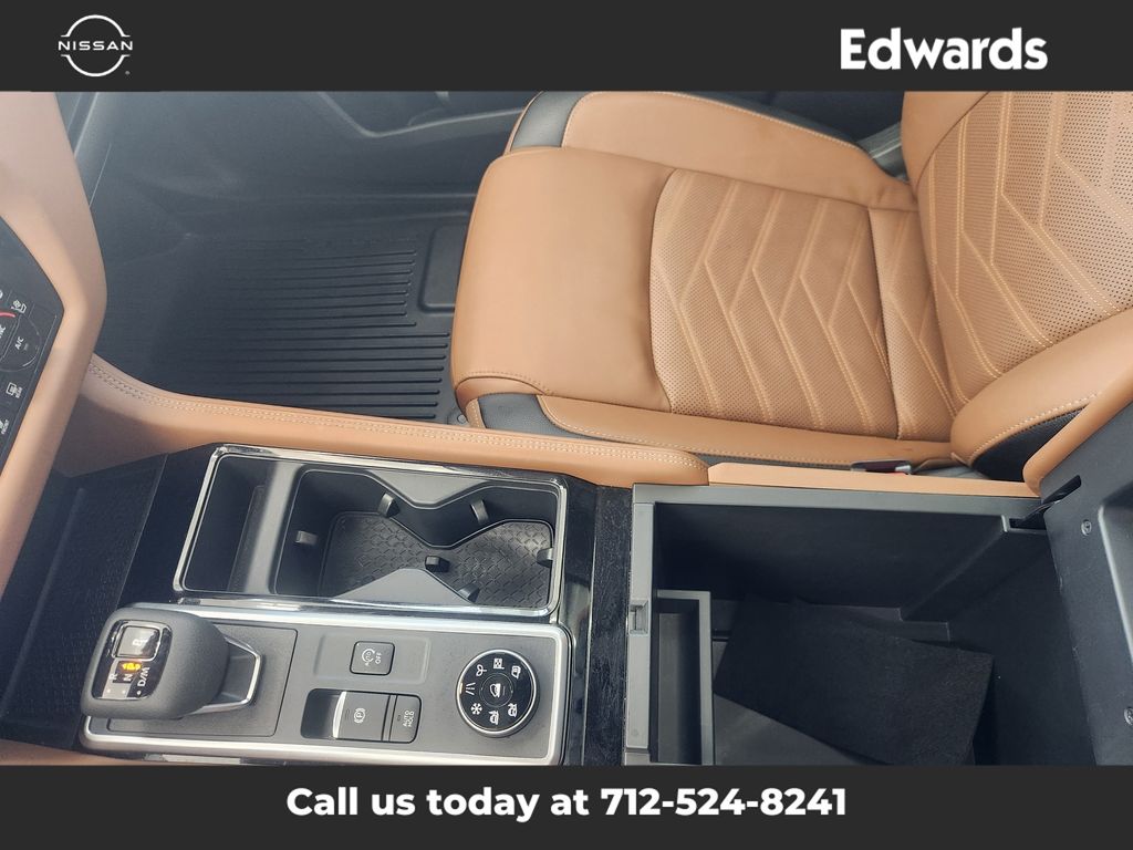 2023 Nissan Pathfinder Platinum photo 29