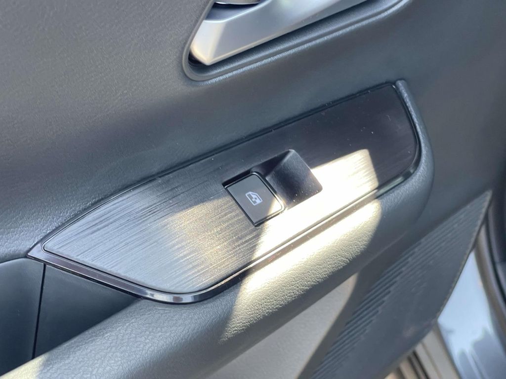 2026 Nissan Kicks SV photo 9