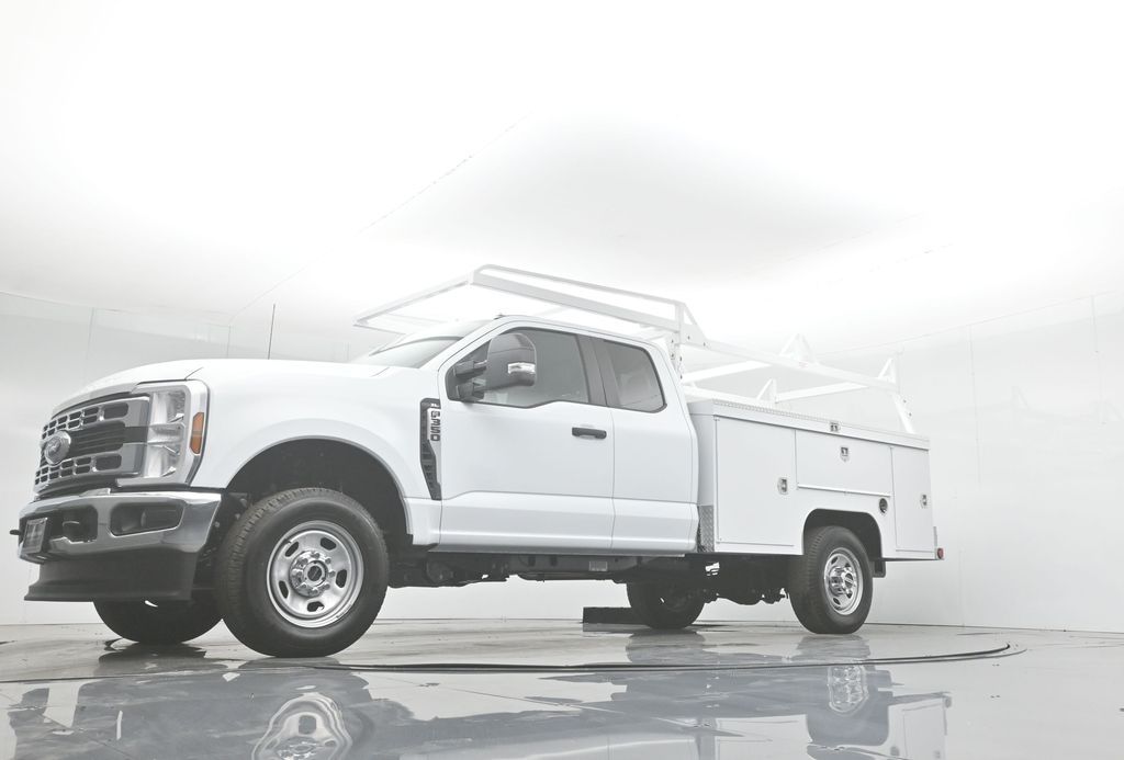 2025 Ford F-350 Super Duty XLT