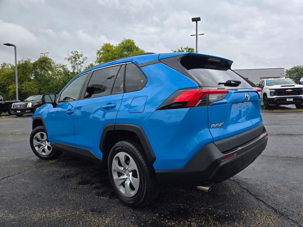 2021 Toyota RAV4 LE photo 12