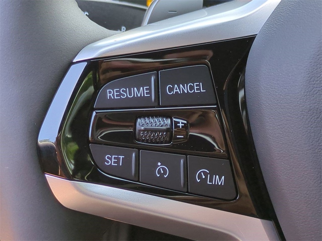 2025 Bmw 330i Sedan photo 23