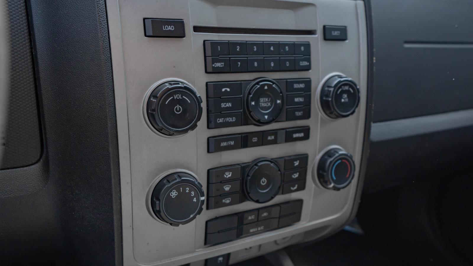 2010 Ford Escape XLT photo 10
