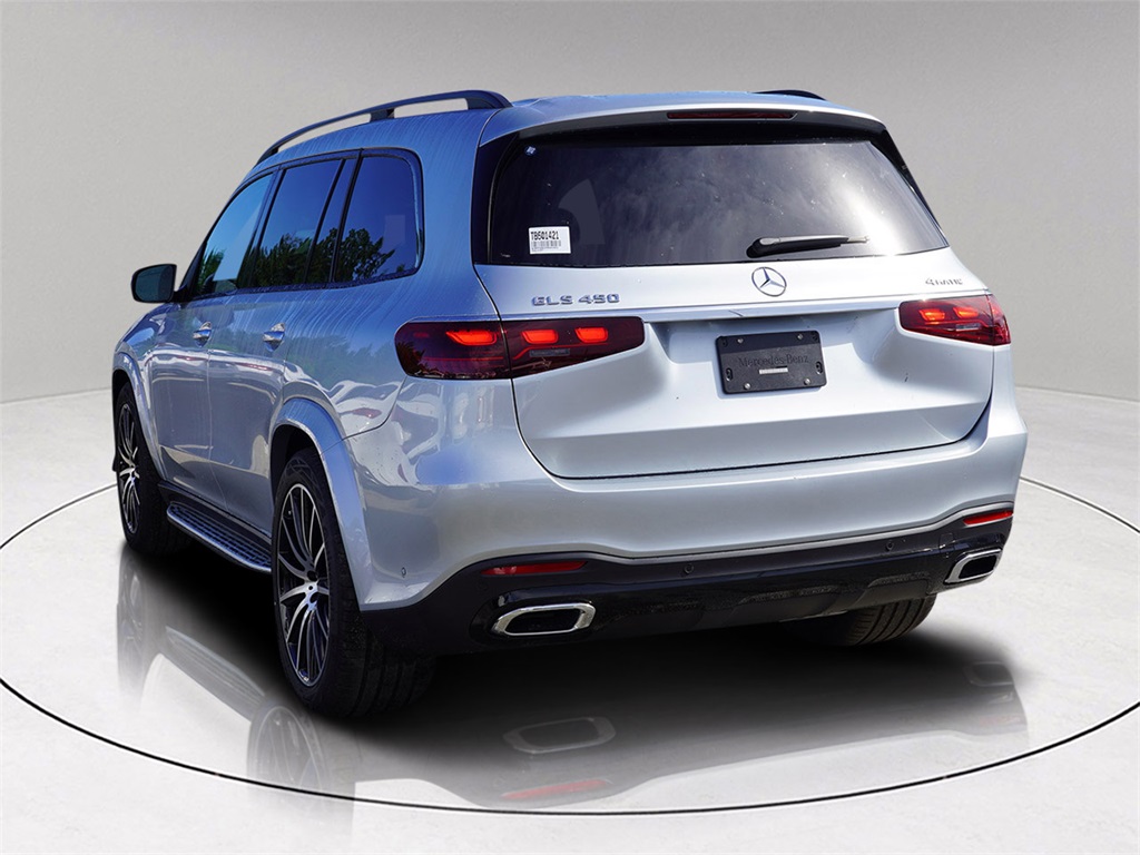2026 Mercedes Benz GLS 450 4MATIC photo 2