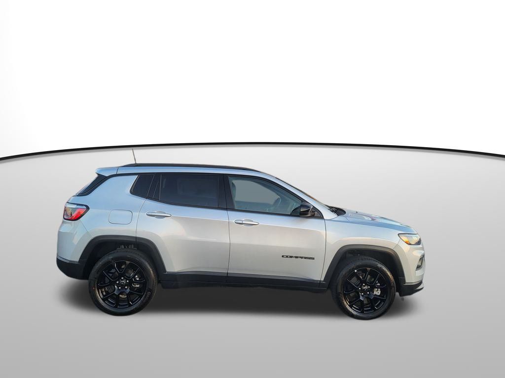 2025 Jeep Compass Latitude photo 4