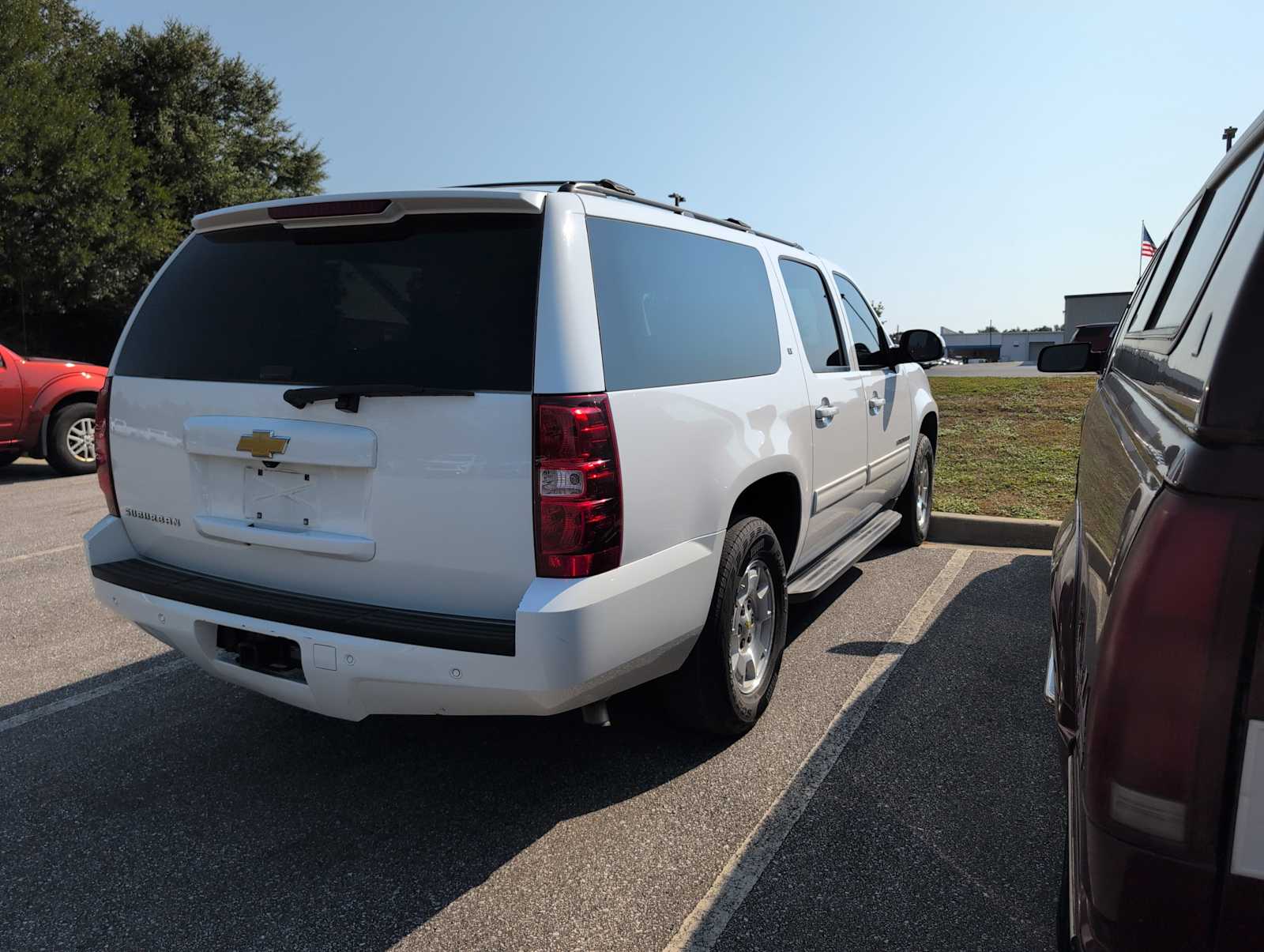 2014 Chevrolet Suburban LT photo 4