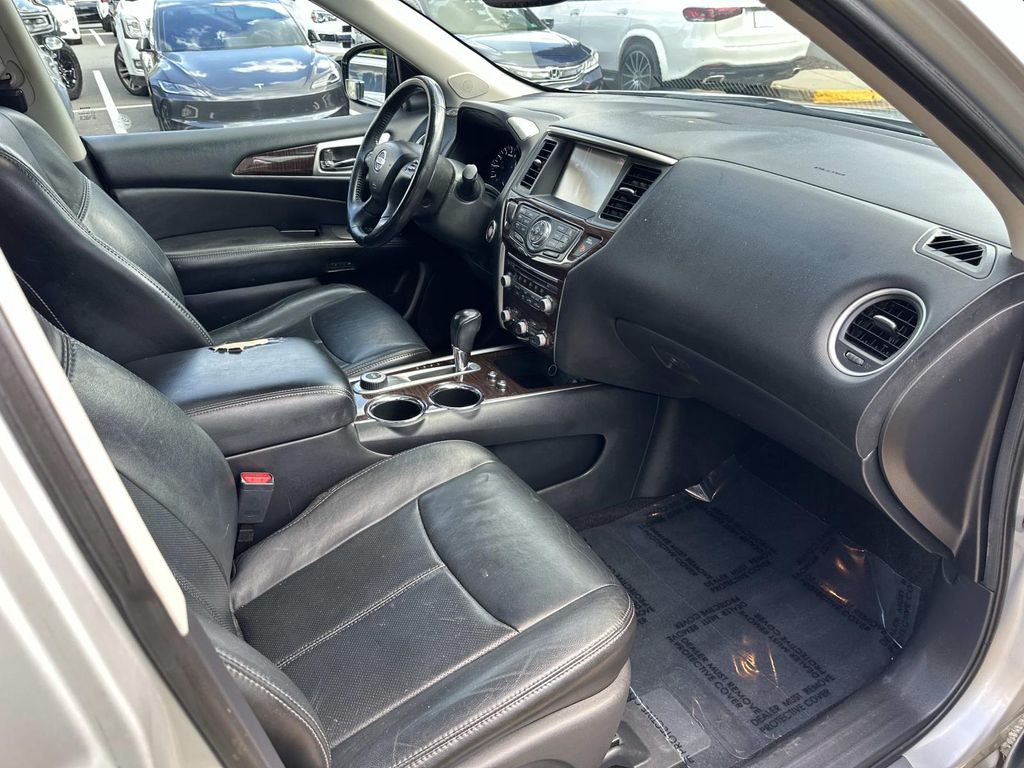 2014 Nissan Pathfinder Platinum photo 21