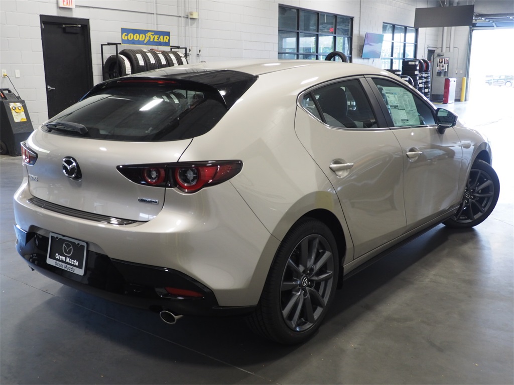 2025 Mazda Mazda3 2.5 s Preferred photo 2