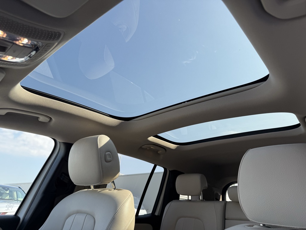 2023 Mercedes Benz GLB 250 photo 2