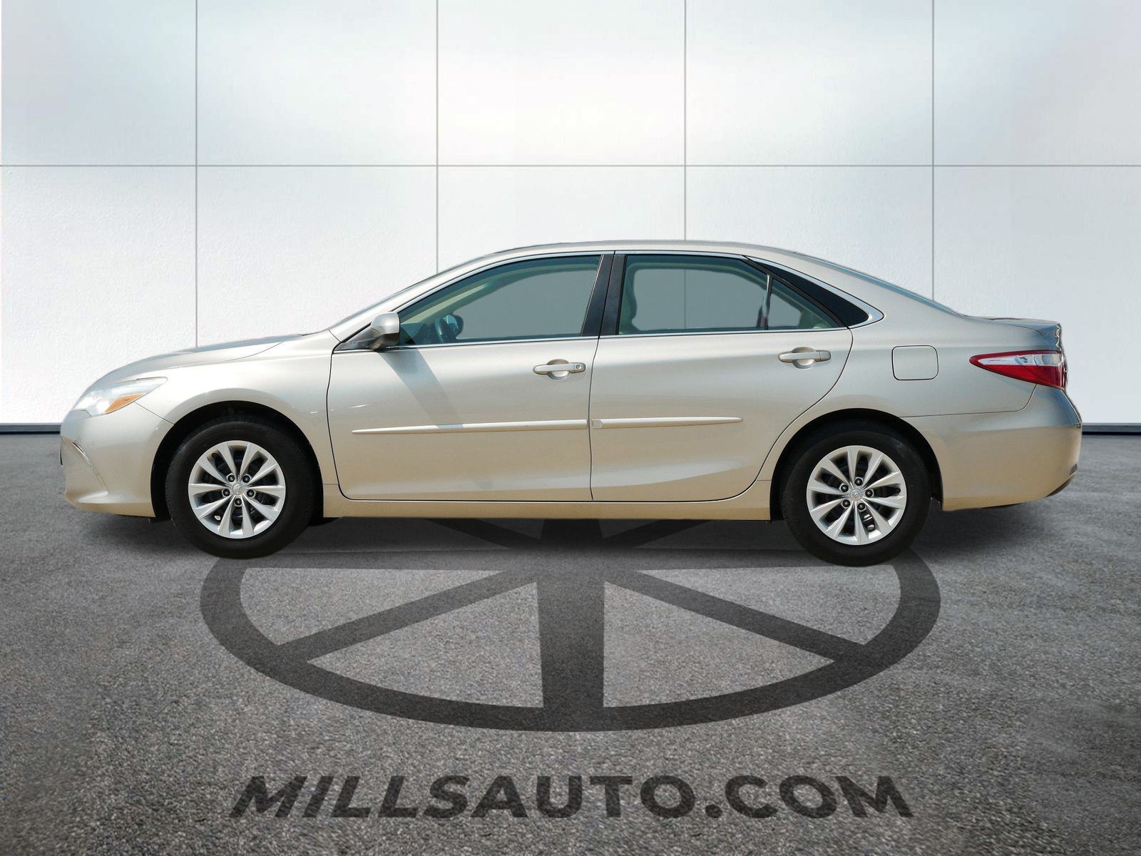 Used 2017 Toyota Camry LE with VIN 4T1BF1FK1HU670212 for sale in Willmar, Minnesota