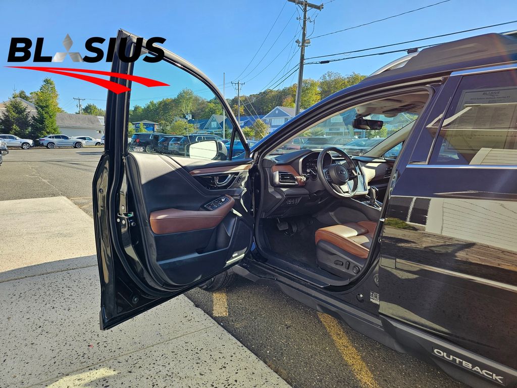 2022 Subaru Outback Touring XT photo 6