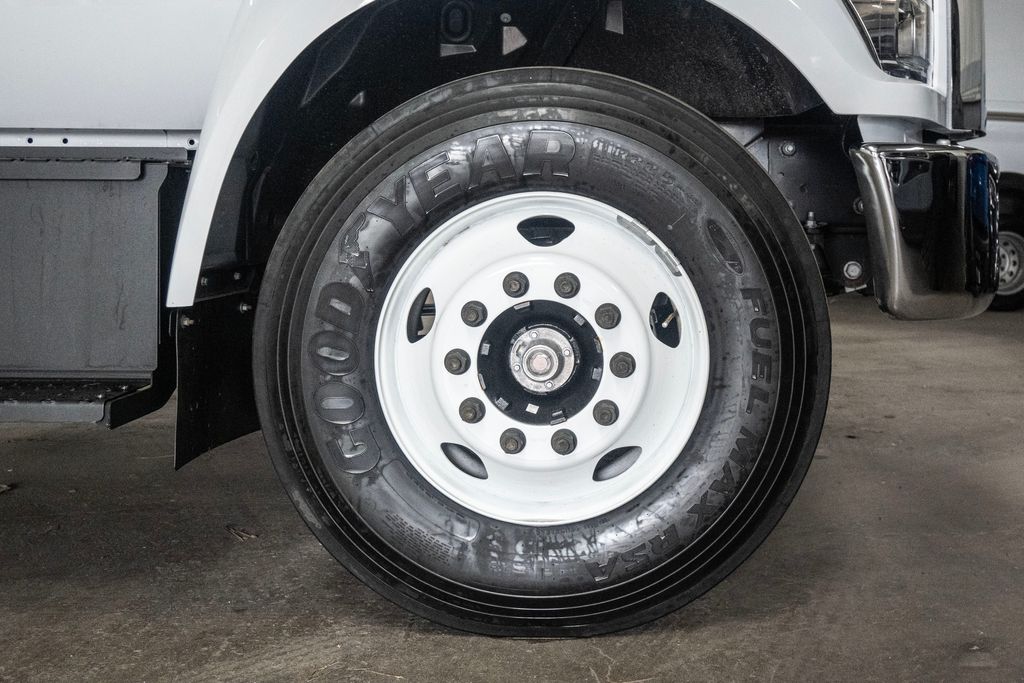 2025 Ford F-650 XL photo 14