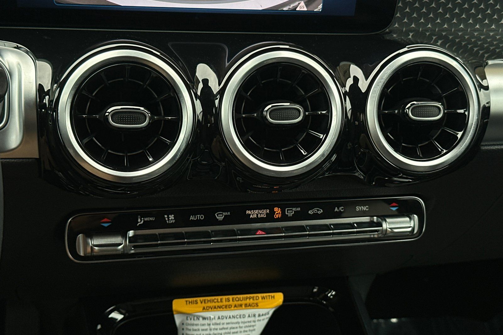 2025 Mercedes Benz GLB 250 photo 14