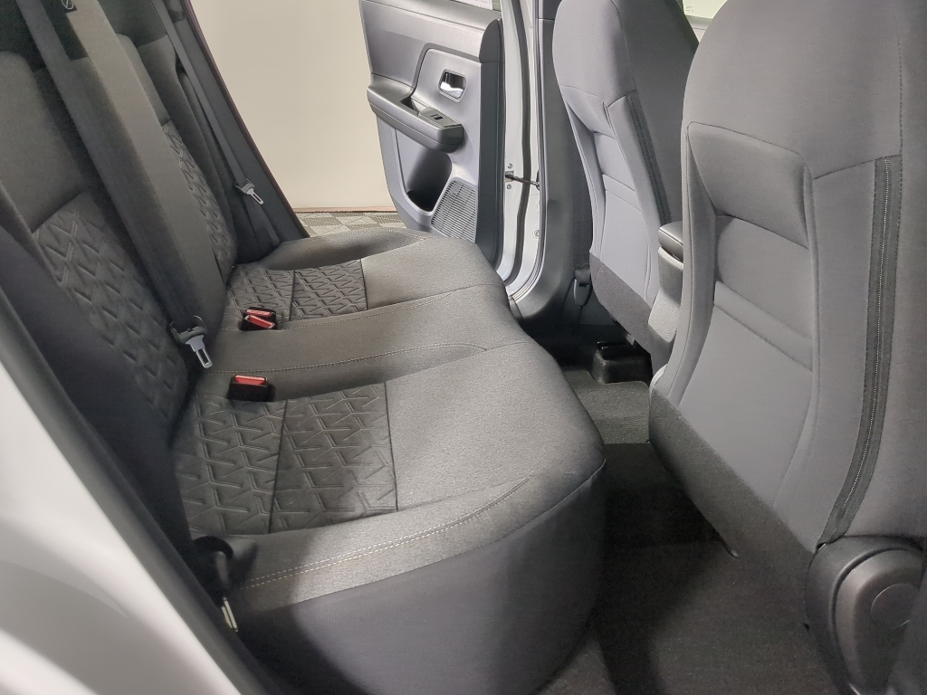 2025 Nissan Kicks SV photo 15