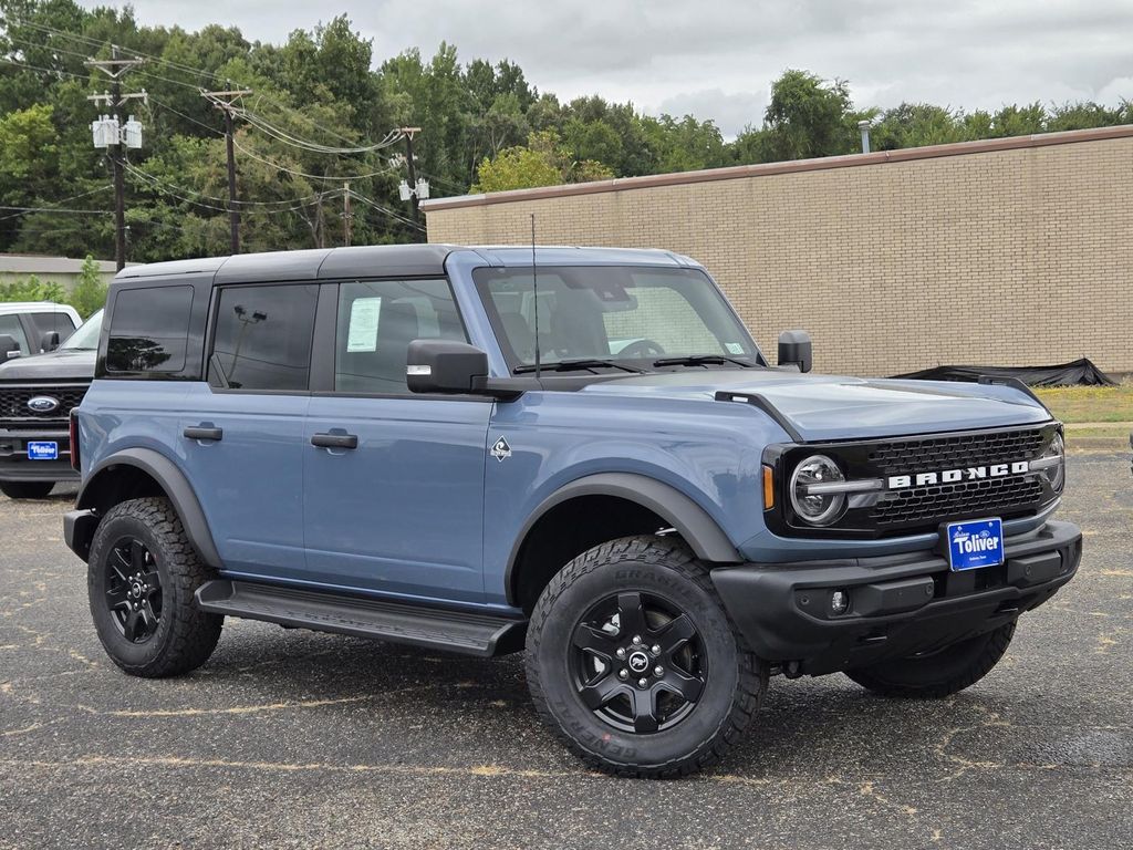 2025 Ford Bronco Outer Banks photo 2