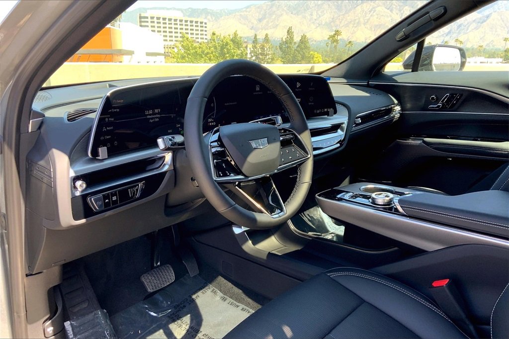 2025 Cadillac Lyriq Luxury photo 9