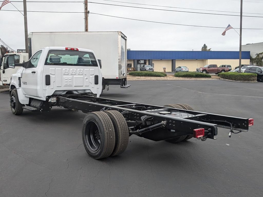 2024 Chevrolet Silverado 5500HD Work Truck photo 4