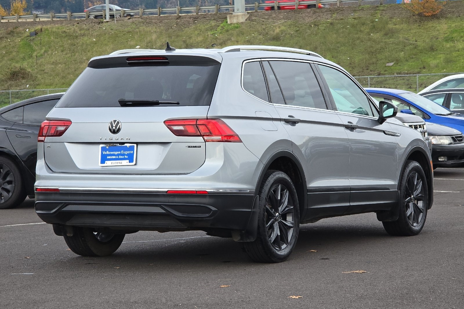 2022 Volkswagen Tiguan SE photo 2